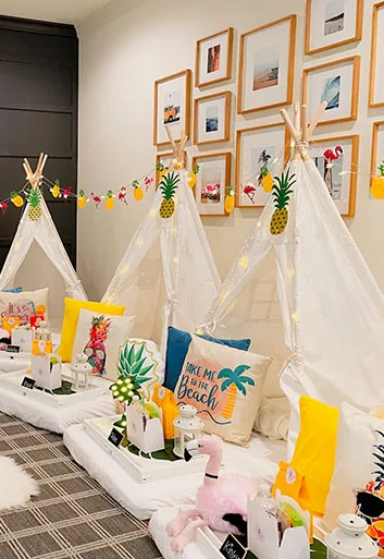 Pijamada de lujo con tema Beach Pineapple