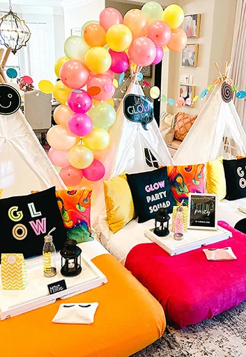 Pijamada de lujo con tema Glow Party